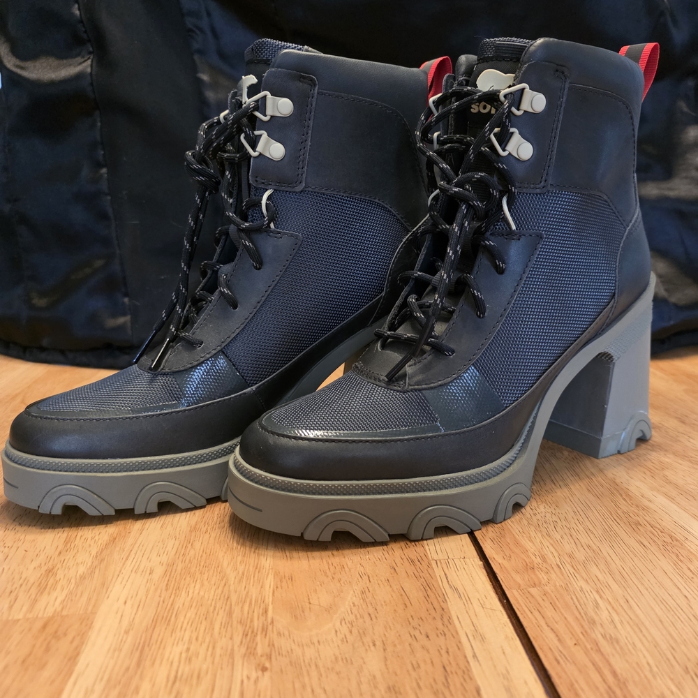 Sorel Black and Gray Lace Up Boots